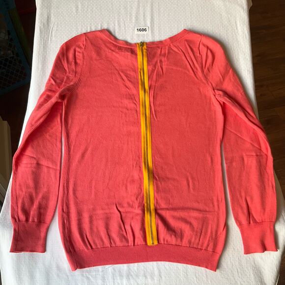 Banana Republic Women’s Long Sleeve Screw Neck Knit Blouse size M, Peach Pink - Picture 5 of 6